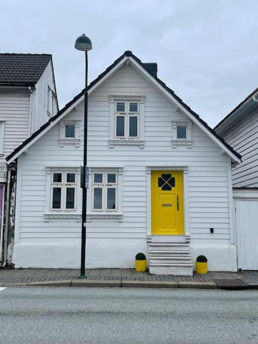 The Yellow Door Stavanger Buitenkant foto