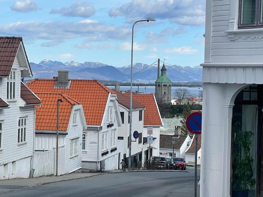 The Yellow Door Stavanger Buitenkant foto